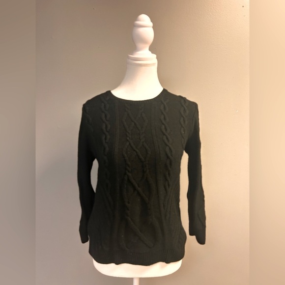 Ann Taylor warm, flattering fit cable knit sweater in EUC. - Picture 1 of 4